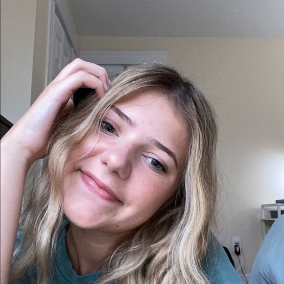 Meet your Posher, Kailey - Picture 1 of 1